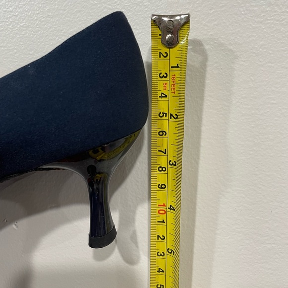 Navy Pumps with patent bow and heal. - Picture 8 of 8